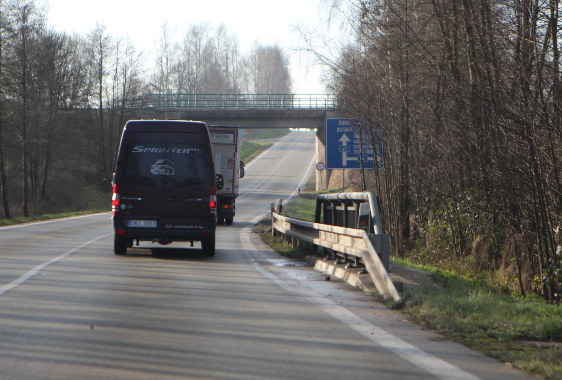 Test silnice 1/43 - prosinec 2014-svodila u mostku