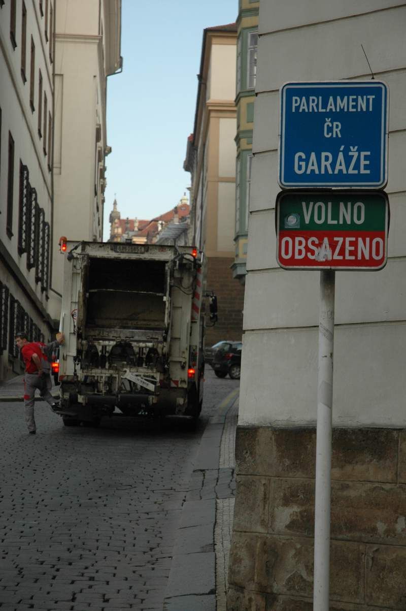 Ranní jednání o programu plánované koaliční vlády