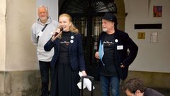 Věra Janíková se svým manželem Ivanem přio jedné z akcí na podporu demokracie