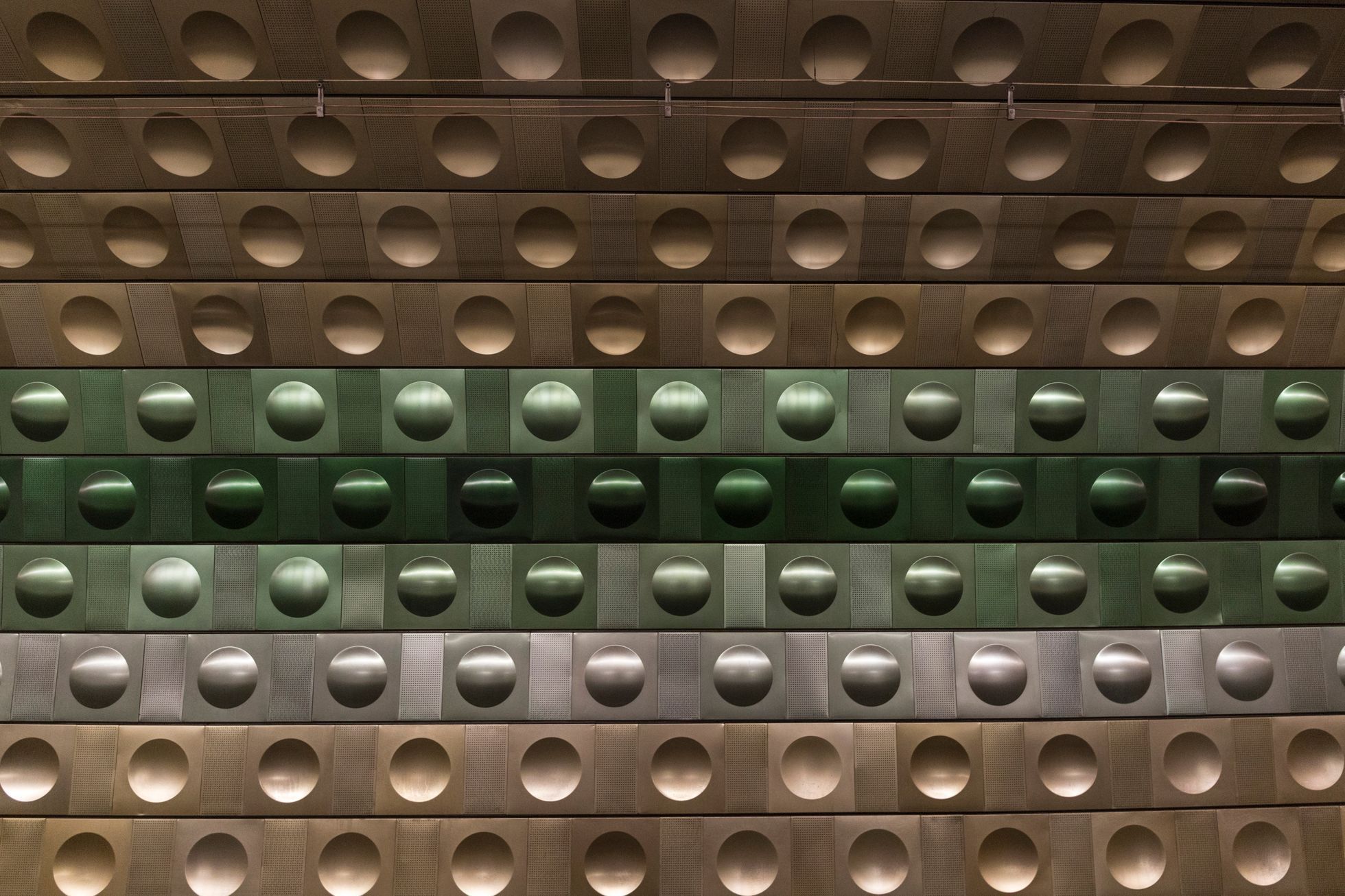 Stanice metra A  - grafické řešení od Otruby a Rathouského