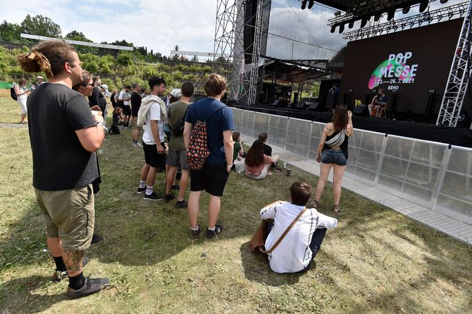 Festivalový areál na bývalém fotbalovém stadionu za Lužánkami.