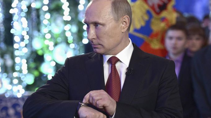 Ruský prezident Vladimir Putin se chystá ke svému každoročnímu novoročnímu projevu k národu, tentokrát mluvil z Chabarovsku 31. prosince 2013.