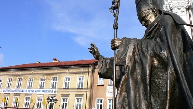 Polské volby v obrazech: Jak volilo rodiště Jana Pavla II.