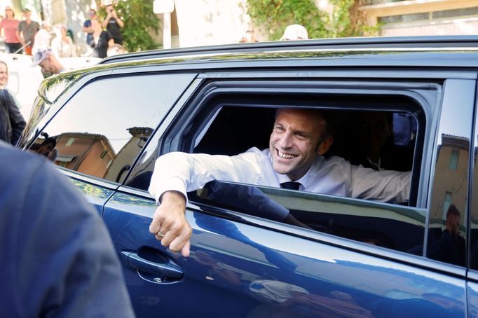 French President Emmanuel Macron reacts from his car as he meets residents of Beaumes-de-Venise during a one-day trip focused on the reform of vocational high schools Sou