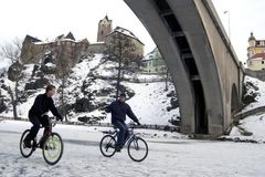 Do Česka vtrhla zima, ale zase se oteplí