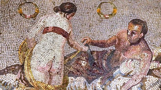 Erotická mozaika je zpět doma. "Kdo ukradne něco v Pompejích, stihne ho kletba"