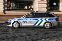 Proč policie nezasáhla? Ministr vnitra řeší sraz sportovních aut v Praze