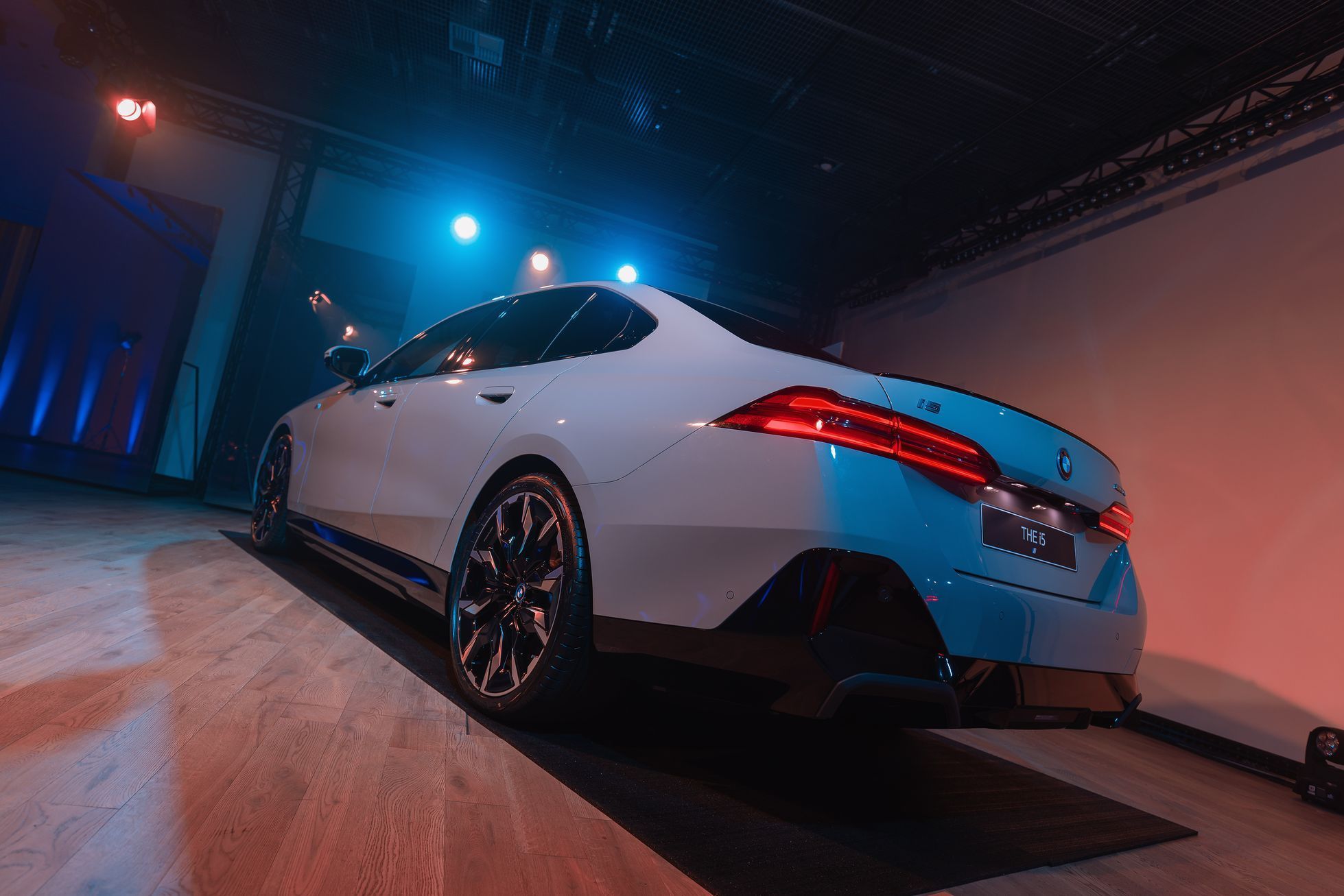 BMW i5 premiéra v pražské Kunsthalle
