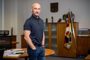 Spojení s kmotry vždy odmítal. Kdo je velký kritik Fialy a odpadlík z ODS Kuba?