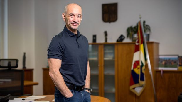 Smířlivý k Babišovi. Expertka popisuje, co dalšího může Kubu vynést na vrchol