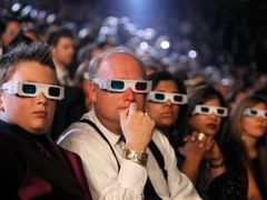 Diváci sledují 3D vzpomínku na Michaela Jacksona