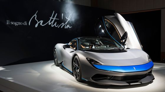 Prohlédněte si elektrický supersport Pininfarina Battista.