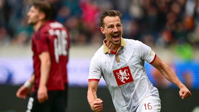 Vladimír Darida slaví gól do sítě Sparty.