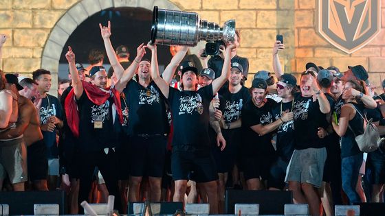 Viva Las Vegas. Slavný bulvár Strip patřil šampionům NHL