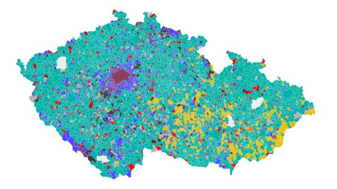 Česko čeká na výsledky voleb. Mapa ukazuje, jak volily jednotlivé obce před pěti lety