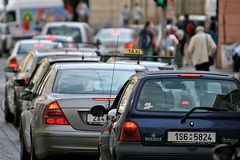 Nová mapa nejzatíženějších silnic v Praze. Aut přibývá, přestože nejvíc lidí jezdí MHD