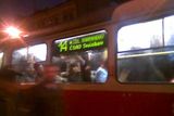 24. 10. - Tramvaj číslo 14, která projíždí centrem Prahy, po 18:00. To, že na snímku není do tramvaje vidět, je v pořádku. Pršelo a skla jsou zamlžená, jak se uvnitř dýchá (a vypařuje z kabátů).