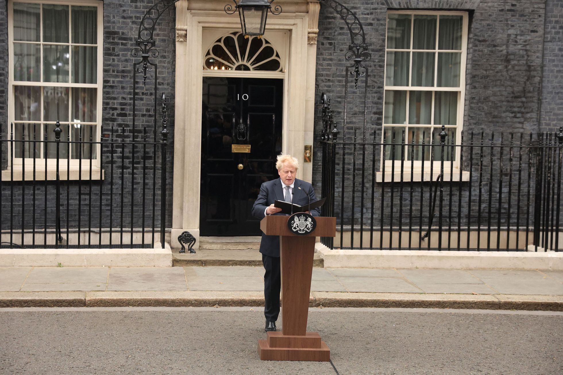 Boris Johnson během dnešního rezignačního projevu.