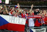 "Vysoký jalovec, vysoký jako já,...," zpívali čeští fanoušci ve Wembley. Ani výsledek 2:2 jim přes nádech hořkosti v hlase nakonec nebránil slavit i po zápase. Český národní tým předvedl na domácím hřišti Anglie pěknou podívanou.