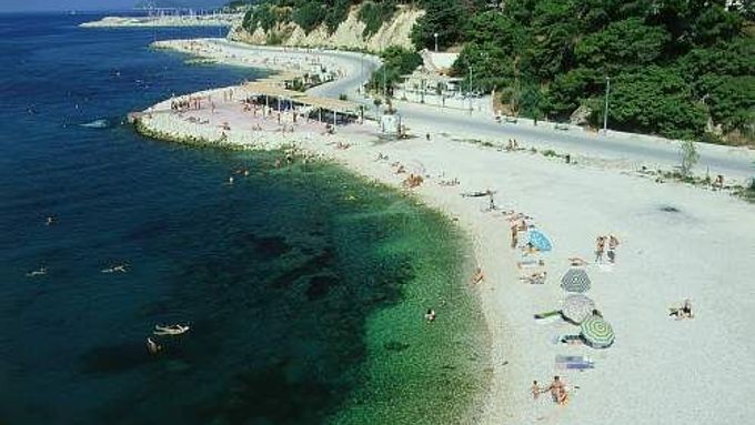 Působení odpočinku na jadranské pláži desítkám lidí zkazil krach SkyEurope.