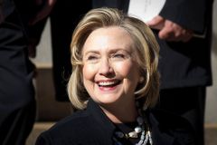 Volby živě: Demokratický propadák může pomoci Clintonové