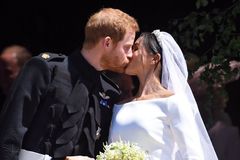 Efekt královská svatba: Harry s Meghan uchvátili Brity. Monarchie je na vrcholu, prince davy milují