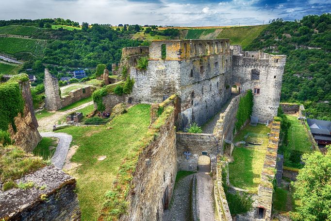 Hrad Rheinfels v Porýní. Ve zřícenině ze 13. století je dnes hotel.