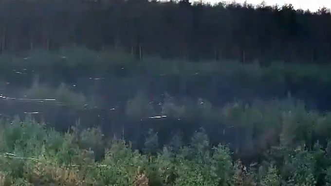 Optická vlákna z dronů rozsetá po lesích na Ukrajině