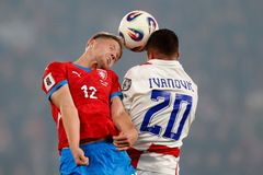 A zase Červ. Reprezentační záložník předvedl další teatrální etudu, ničí si pověst