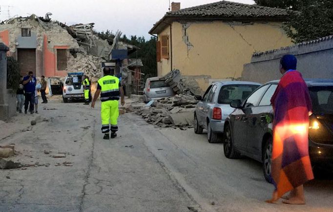 Následky zemětřesení ve středoitalském městečku Amatrice.