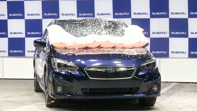 Japonská populace stárne. Projevuje se to i na silnicích, kde umírá vysoký počet chodců v seniorském věku. Automobilka Subaru ho chce snížit.