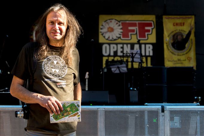 Spoluzakladatel přehlídky Martin Věchet na Trutnoff Open Air Festivalu 2016.