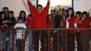 Venezuelan president Hugo Chavez celebrates from people's balcony at Miraflores Palace in Caracas October 7, 2012. Venezuela's socialist President Hugo Chavez won re-election in Sunday's vote with 54 percent of the ballot to beat opposition challenger Henrique Capriles. REUTERS/Jorge Silva (VENEZUELA - Tags: POLITICS ELECTIONS TPX IMAGES OF THE DAY) Published: Říj. 8, 2012, 4:20 dop.