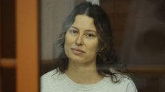 FILE PHOTO: Russian-American dual citizen Ksenia Karelina, accused of treason, attends a court hearing in Yekaterinburg