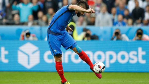 Euro 2016, Francie-Island: Olivier Giroud dává gól na 1:0