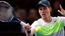 Český tenista Tomáš Berdych ve čtvrtfinále paříšského Masters 2012 v utkání proti Francouzi Gillesu Simonovi.