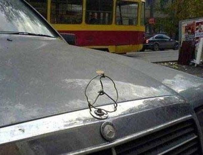 Drátěný Mercedes: Luxus na druhou (ruku)