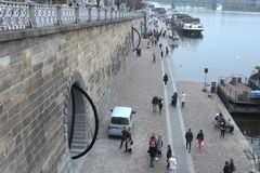 Náplavka zase žije. Praha otevřela opravené kobky, budou v nich bar i knihovna