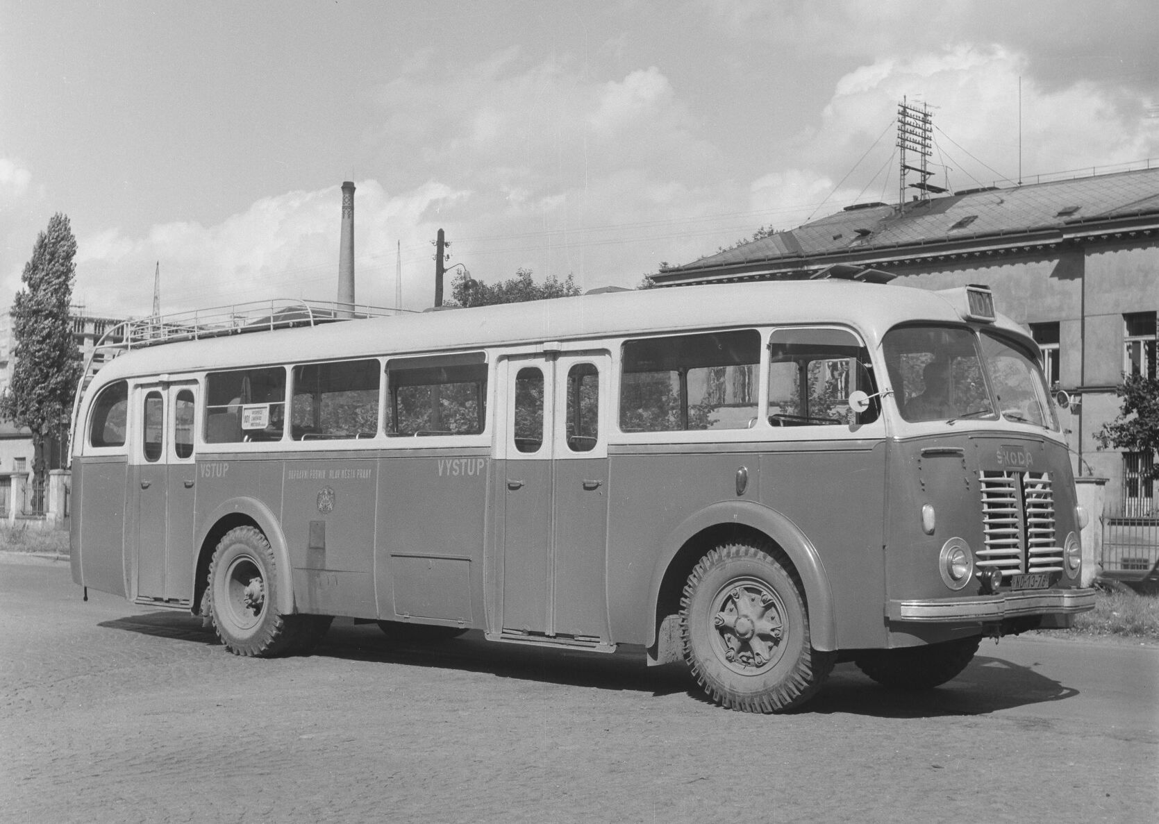 autobusy Praha historie