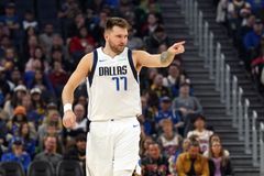 Bláznivý zápas v NBA. Dončič s Dallasem řádili, padl rekord v trojkách