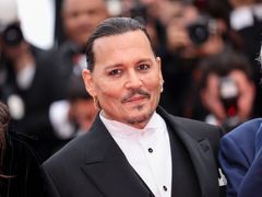 Johnny Depp na úterním červeném koberci.