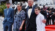 Na festival s sebou přivezl choť Megan a tři syny. Skarsgaard má se dvěma manželkami celkem osm dětí.