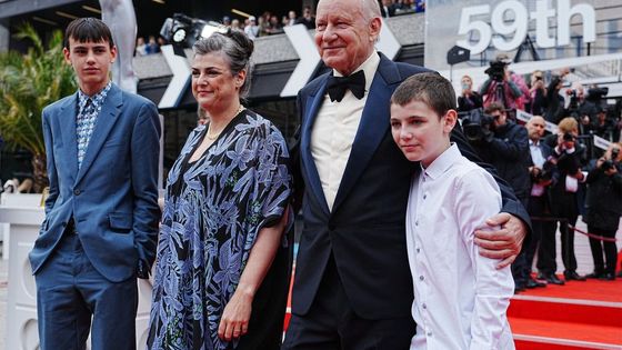 Obrazem: Skarsgaard s rodinou byli jako Hujerovi, filmy hodnotila jeho česká snacha