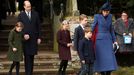 Kate a William se svými dětmi, princi Georgem a Louisem a princeznou Charlotte (vzadu vlevo). Foto z 25. prosince, kdy byla Kate naposledy oficiálně viděna na veřejnosti.