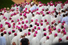 Přijel "zrádce pravé církve". Papež budí u polských konzervativců obavy a nenávist