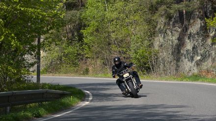Harley-Davidson Fat Bob: Sexy žehlička českých silnic
