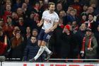 Divoký závěr v Liverpoolu: Tottenham vyrovnal v páté minutě nastavení z penalty, Kane má stovku gólů