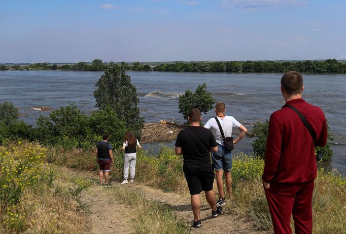 Záplavy po zničení ukrajinské přehrady Nová Kachovka.