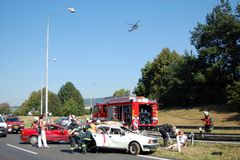 D1 blokovaly dvě hromadné nehody. Srazilo se 13 aut