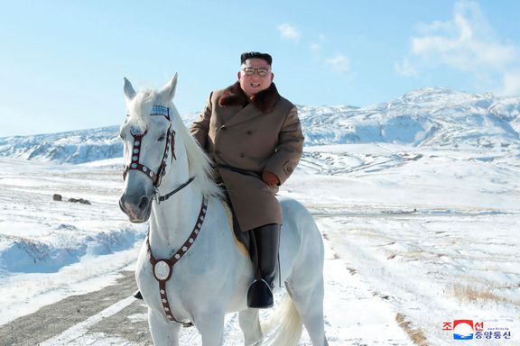 Fotografie z Kimova výletu zveřejnila státní agentura KCNA.
